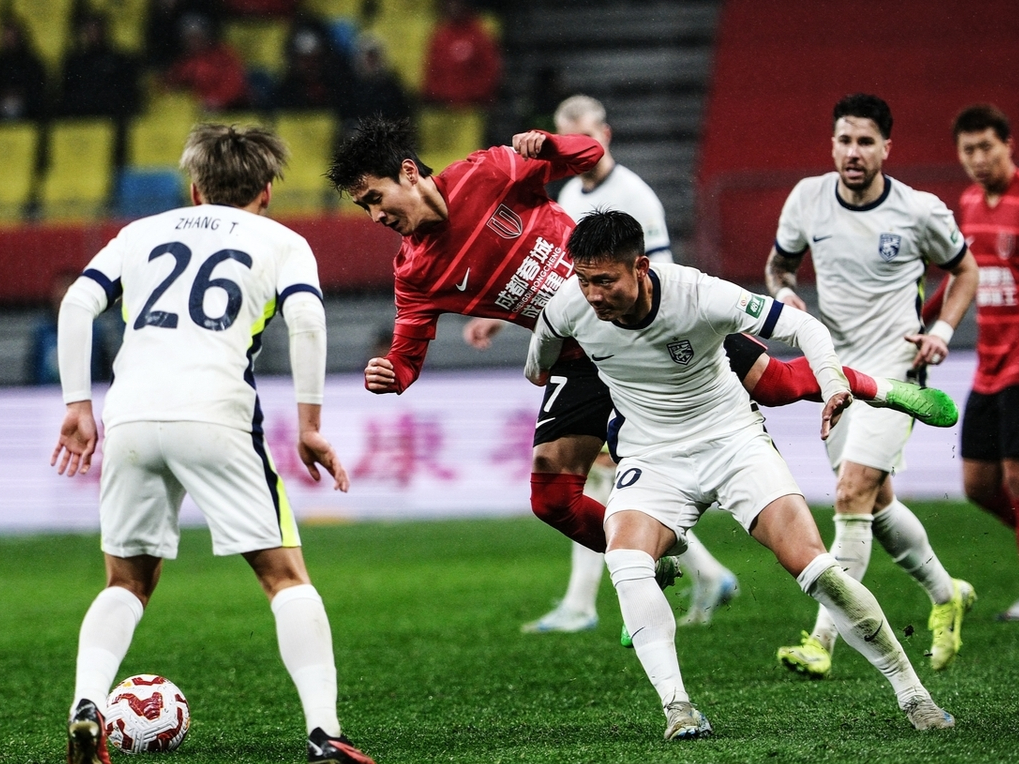 皇冠体育-包含热门球队巅峰对决，火爆比赛现场瞬间点燃观众激情的词条